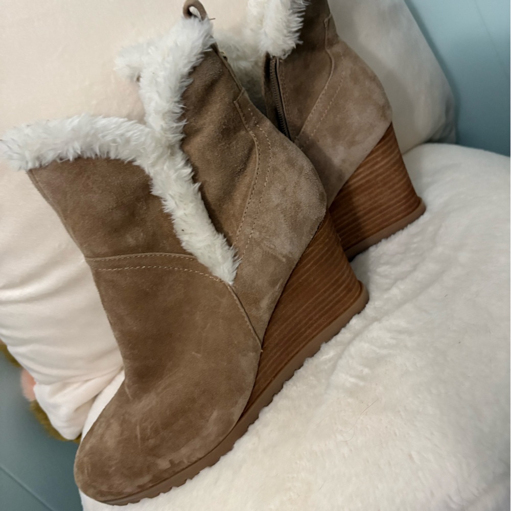 Tan Furry boots